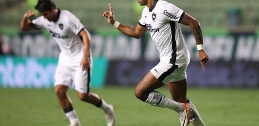 Botafogo vence o América-MG e amplia liderança no Brasileirão com golaços de Júnior Santos!