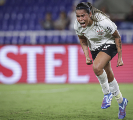 Corinthians vence Internacional nos pênaltis e avança para a final da Libertadores Feminina! Descubra quem será o adversário na disputa pelo título histórico!